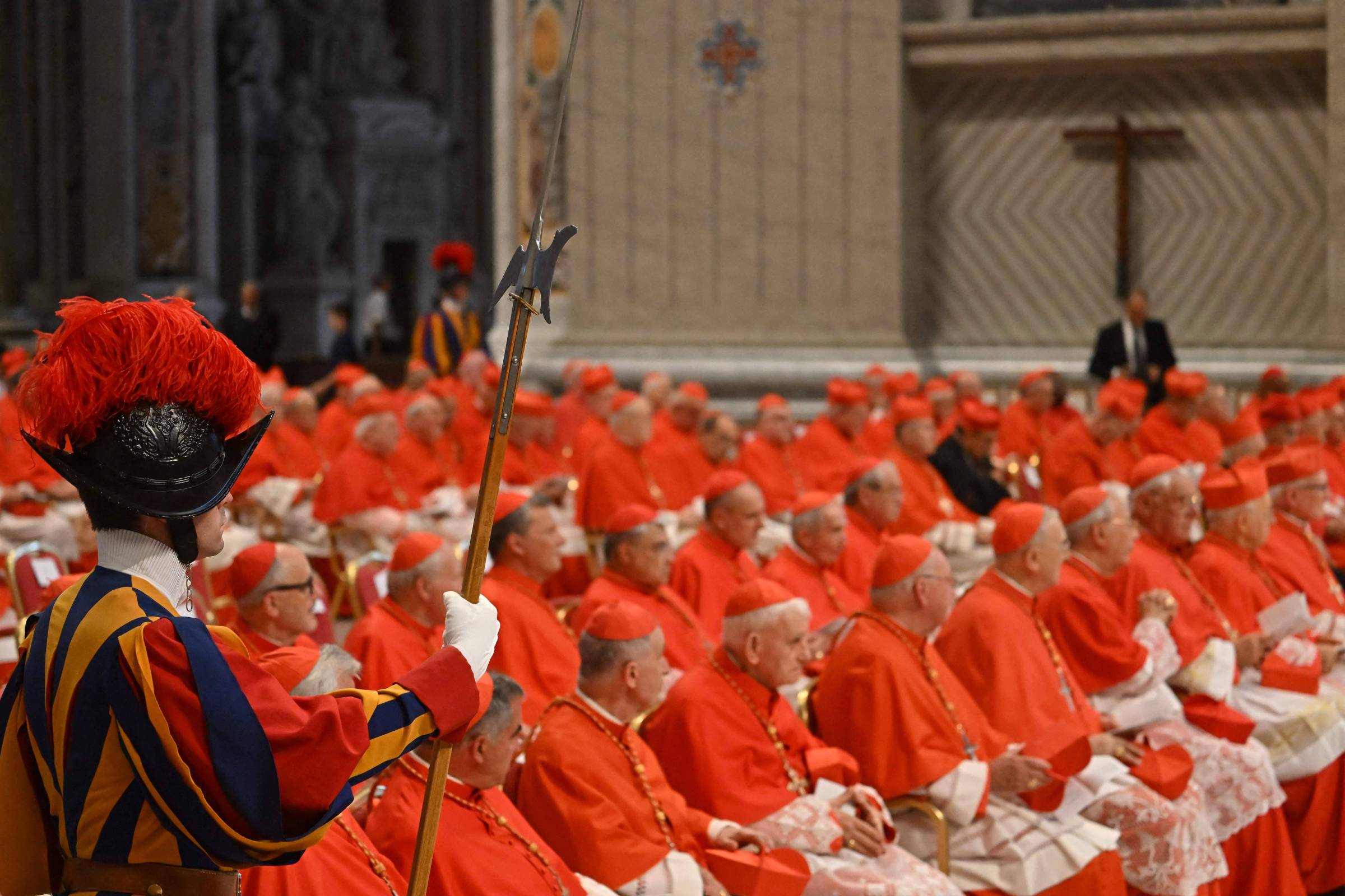 Com novos cardeais, Papa Francisco torna cúpula do Vaticano mais periférica